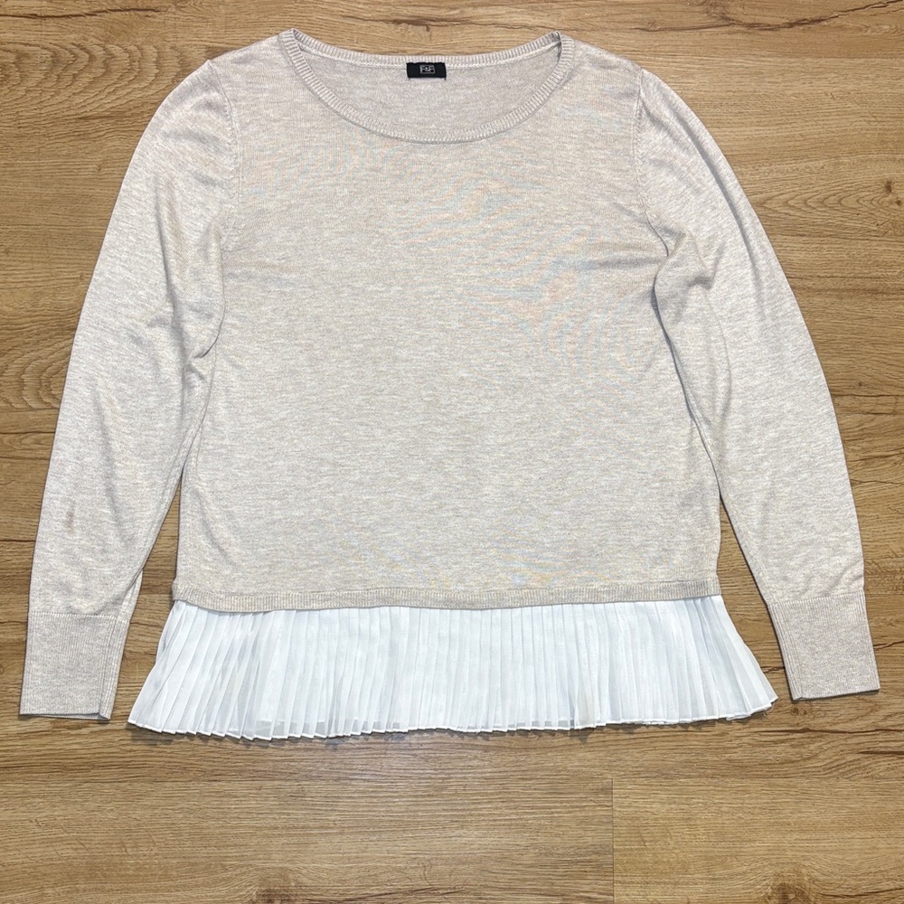 F&F Cream & White Ruffled Hem Sweatshirt - Size 12 (Pit to Pit 21”, Length 27”)